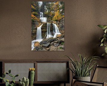 Kuhflucht waterval Beieren in de herfst van Michael Valjak