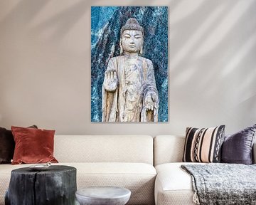 Boeddhabeeld voor een blauwe granieten muur van 2BHAPPY4EVER photography & art