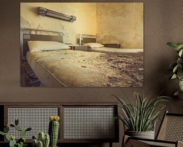 Slaapkamer in verval van On Your Wall
