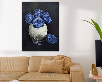 Roses bleues sur Lorena Cirstea