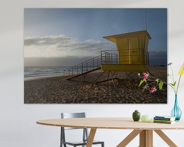 Geel strandhuisje zonsopkomst sur R Alleman