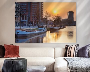 Zonsondergang boven de Zuiderhaven in Groningen van Evert Jan Luchies