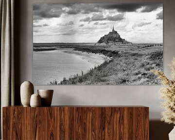 The Mont Saint-Michel seen from along the side of the river Couesnon van Paquita Six