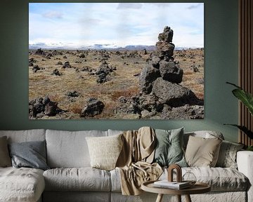 Gelukstoren van steentjes - IJsland van Berg Photostore