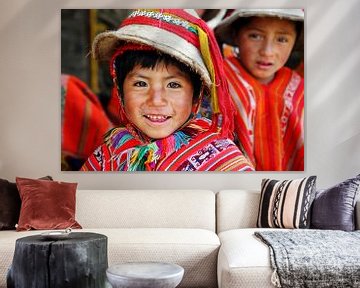 Vrolijk kind uit de Andes in Peru van Geja Kuiken