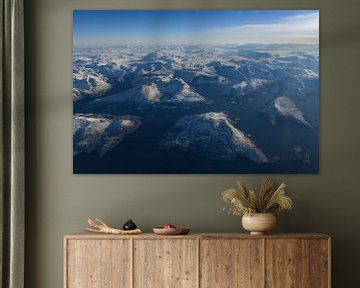 Uitzicht over het winterlandschap van Noorwegen vanuit de lucht van Sjoerd van der Wal Fotografie