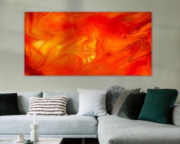 panorama van vloeibare kleuren,  rood, oranje en geel (abstract) van Marjolijn van den Berg