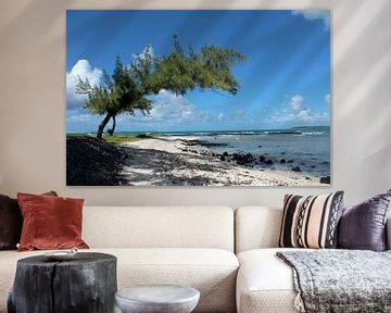 Tropisch strand met boom van Ingrid Meuleman
