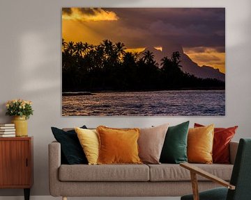 Zonsondergang Taha'a met Bora Bora op achtergrond van Ralf van de Veerdonk