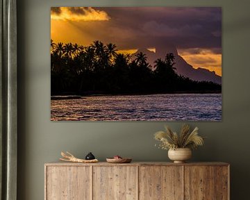Zonsondergang Taha'a met Bora Bora op achtergrond