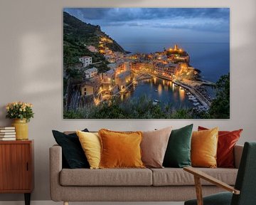 Avonden in Vernazza, Cinque Terre van Michael Valjak