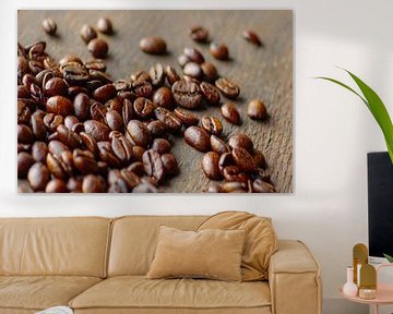 Het rustieke beeld van koffiebonen op hout