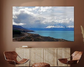 Le lac bleu Pukaki en Nouvelle-Zélande sur Aagje de Jong