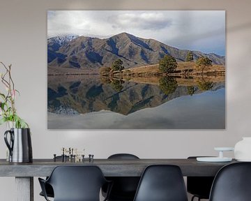 Lake Benmore spiegelsee im Neuseeland von Aagje de Jong