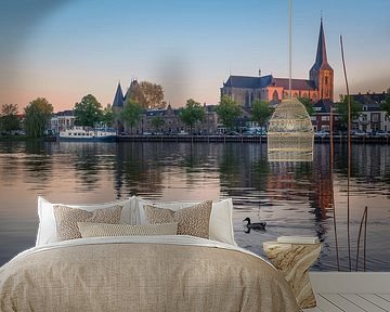 IJsselwand von Kampen mit Bovenkerk bei Sonnenuntergang