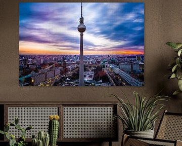 Fernsehturm Berlin bei Sonnenuntergang von Leon Weggelaar