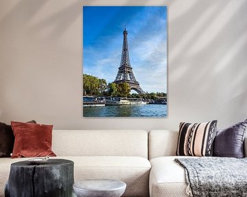 View to the Eiffel Tower in Paris, France van Rico Ködder
