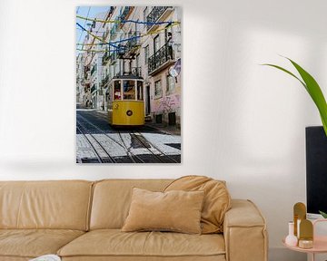 Gele tram in Lissabon van Jessica Arends