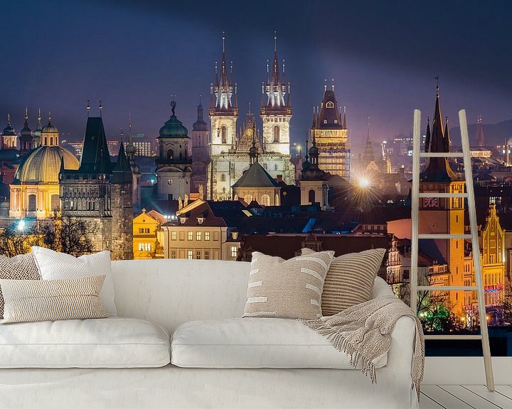Sfeerimpressie behang: Uitzicht over Praag in de avond van Nic Limper