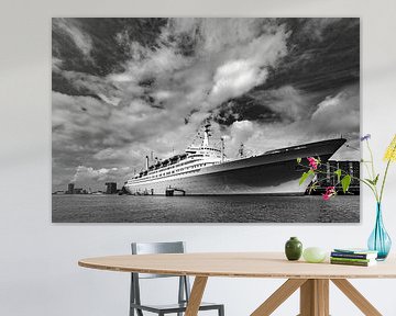 SS Rotterdam by Maarten van der Voorde