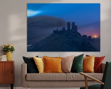 Corfe Castle im Nebel von Ron Buist