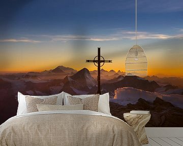 Friedliche Abendstimmung in den Walliser Alpen von Menno Boermans