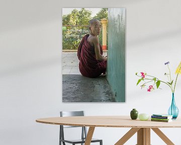 Boeddhistische monnik, Sagaing, Myanmar van Annemarie Arensen