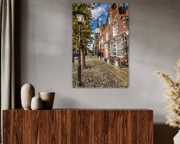 Straatbeeld van het Friese stadje Sloten in herfstkleur van Harrie Muis