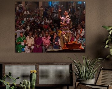 India: Aarti ceremonie (Varanasi) van Maarten Verhees