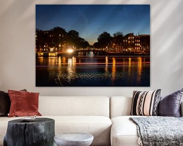 De Amsterdamse Amstel bij zonsondergang von Rolf Heuvel