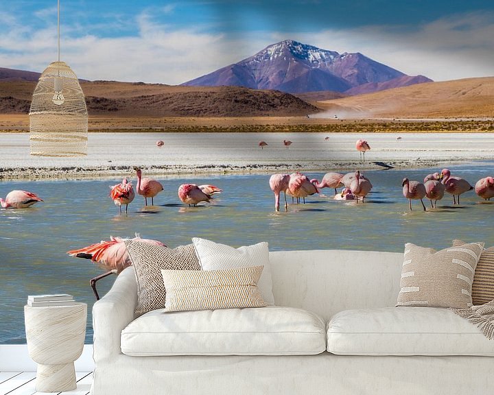 Sfeerimpressie behang: Hedionda lagune in Bolivia met flamingo's van Eveline Dekkers