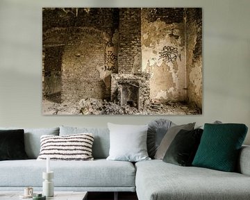 Decrepit fireplace by Ans Bastiaanssen