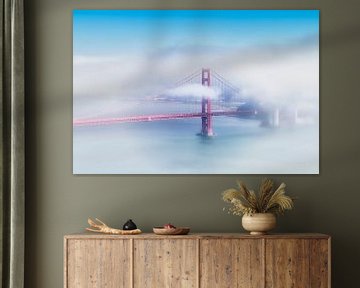 Golden Gate Bridge in de mist van Melanie Viola