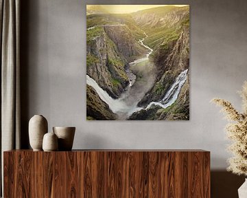 Voringsfossen Wasserfallschlucht in Norwegen bei Sonnenuntergang