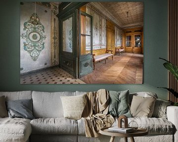 Schitterende gang van een verlaten kasteel