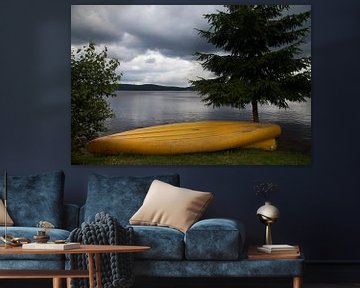 Gele kano en het meer