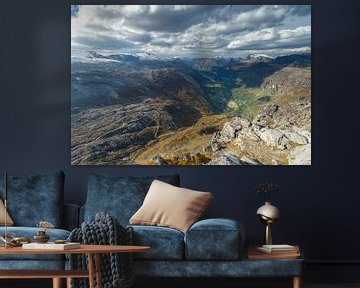 Uitzicht op Geiranger en Geirangerfjord van Menno Schaefer