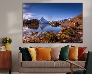 Das Matterhorn spiegelt sich im Stellisee wider. von Ad Van Koppen