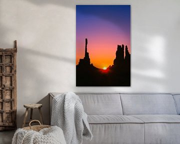 Zonsopkomst bij totempaal in Monument Valley van Henk Meijer Photography