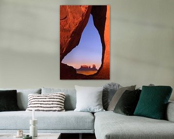 Zonsondergang Teardrop Arch, Monument Valley, USA van Henk Meijer Photography