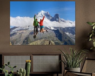 Happy couple in Chamonix by Menno Boermans