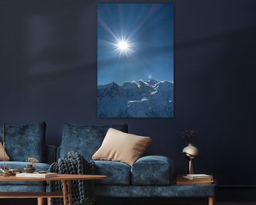 Stralende zon boven de Mont Blanc van Menno Boermans