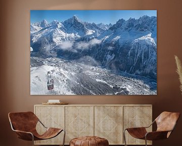 De kabelbaan naar de Brevent boven Chamonix in de Mont Blanc vallei. van Menno Boermans
