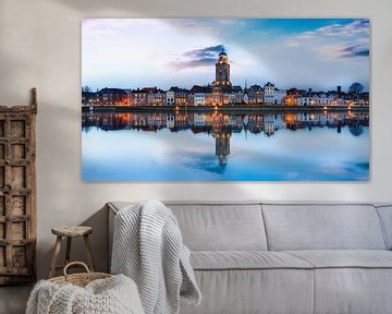 Reflectie van Deventer in de IJssel met wolken