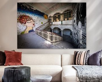 Treppenhaus mit Kunst an Wänden von Inge van den Brande