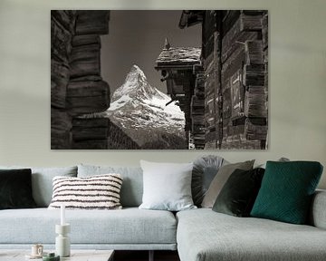 Oude huizen bij Findelen met de Matterhorn van Menno Boermans