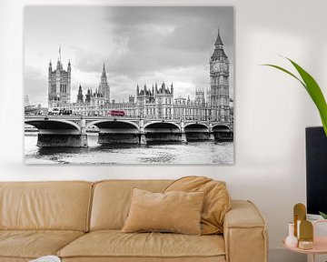 Zwart en wit shot van Westminster Bridge met Big Ben en Palace of Westminster in Londen, Verenigd Ko van Edith Albuschat