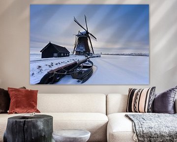 Paysage hollandais avec moulin à vent en hiver