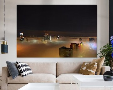 Rotterdam by Night in the mist. van Marcel van Duinen