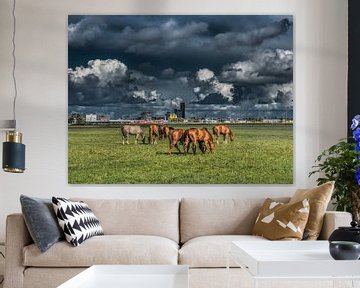 Zicht op Leeuwarden met paarden op de voorgrond by Harrie Muis